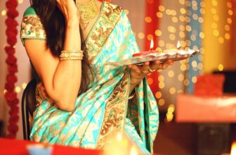 10 Stunning Diwali Saree Poses for Insta-Worthy Photos